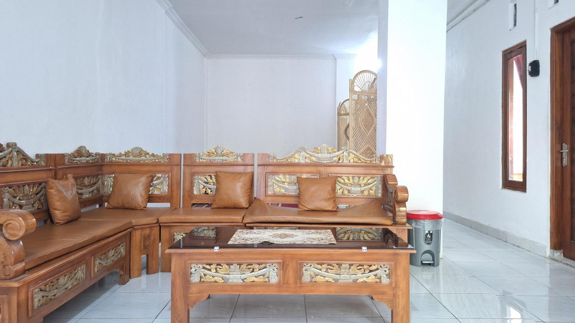 Reddoorz Syariah At Falisha Umy Ngabean Exterior foto